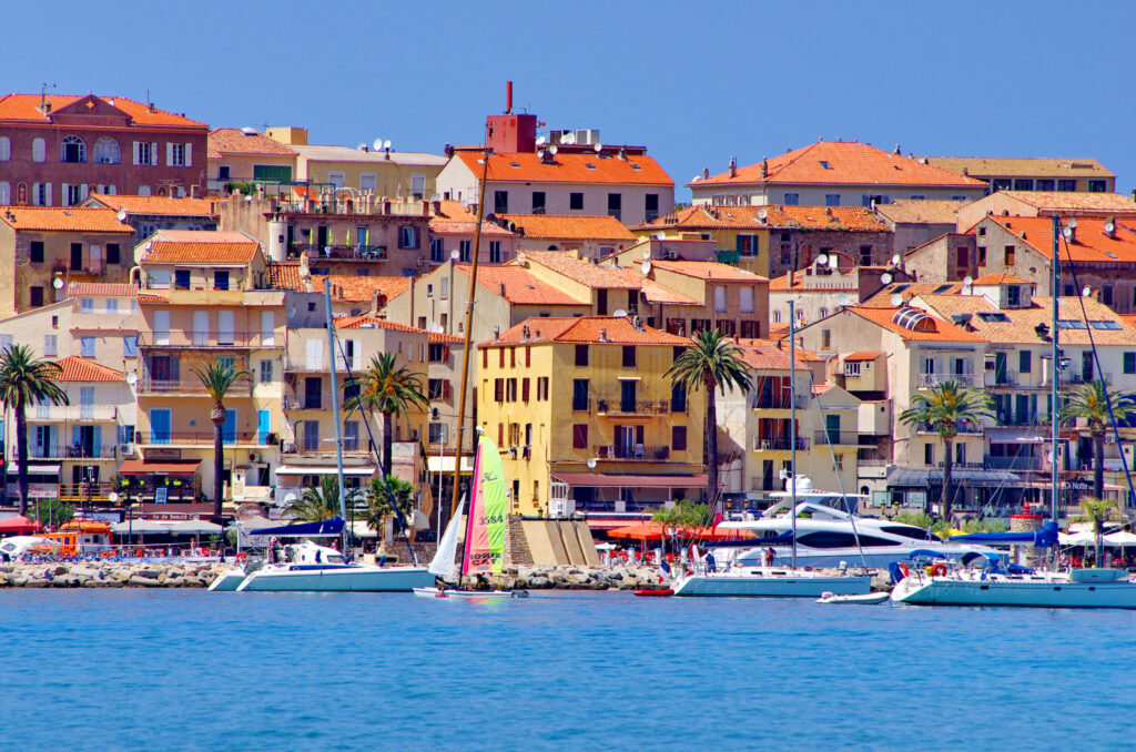 Hôtels club & villages vacances en Corse du Sud – Où réserver ?