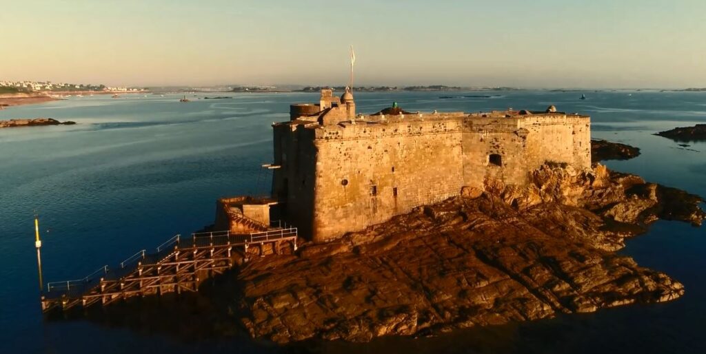  Château du Taureau (Finistère) - DR