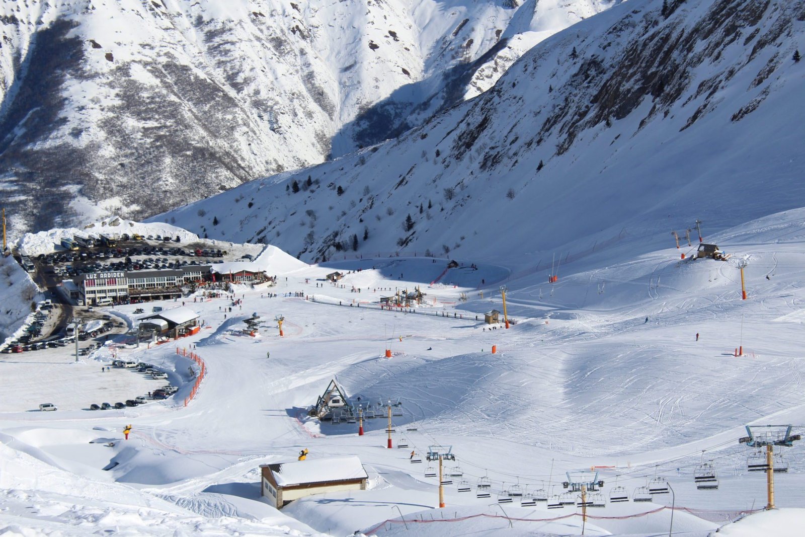 Stations de ski des Pyrénées : familiales, pas chères, ouvertes