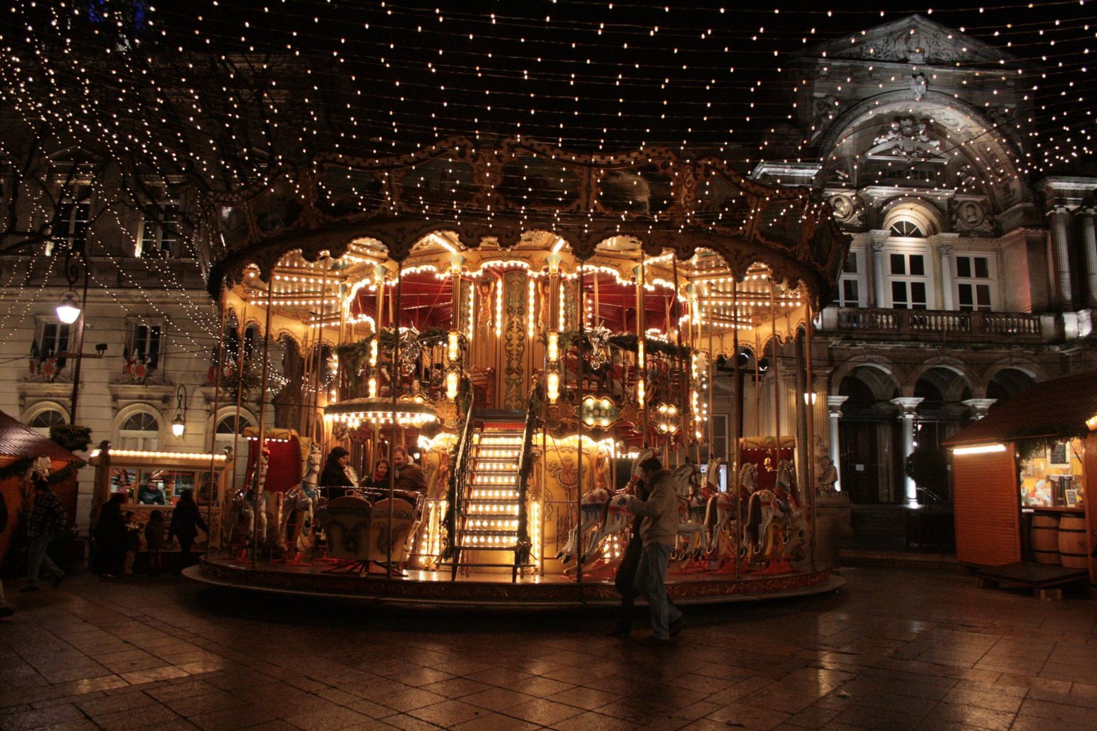 Chalets de bois du marché de Noël d'Avignon
