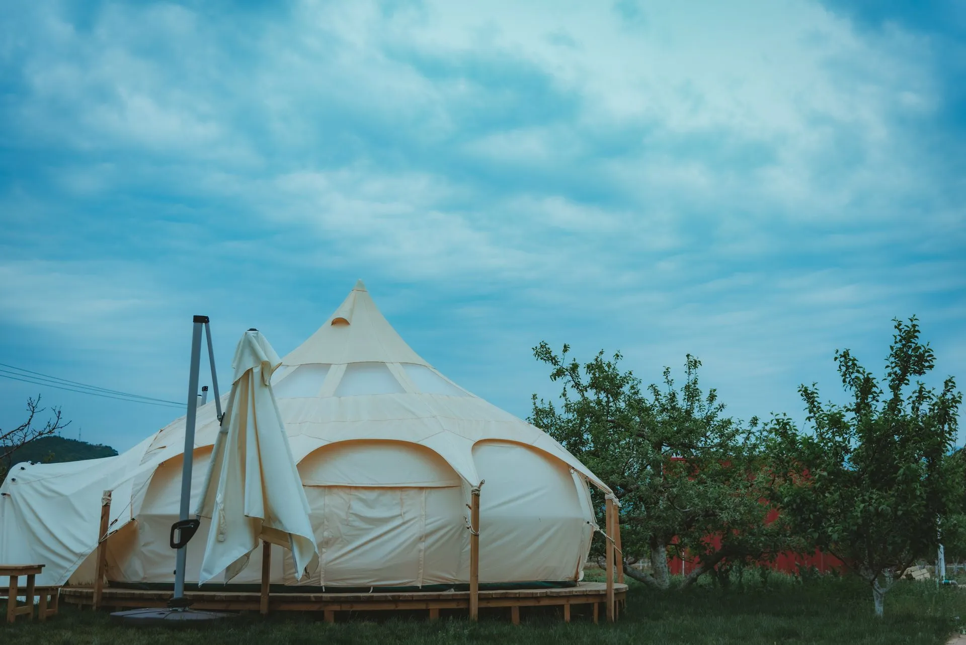 Glamping et campings insolites en France : dormir autrement