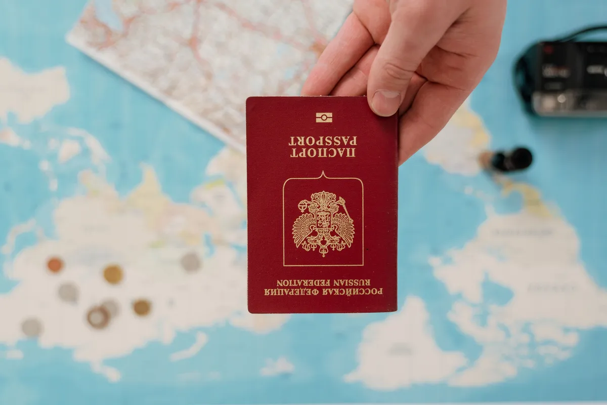 Passeport et carte du monde, préparatifs d'un long voyage