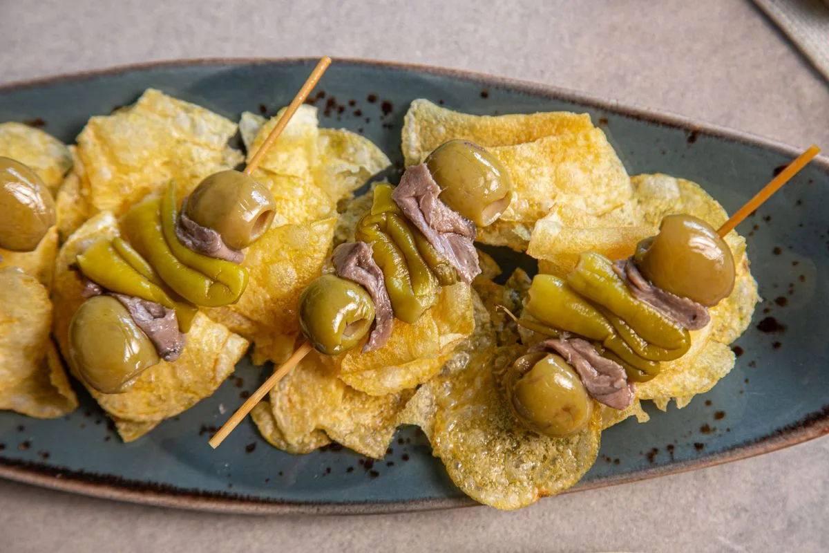 Pintxos à déguster dans un bar de la vieille ville de San Sebastián