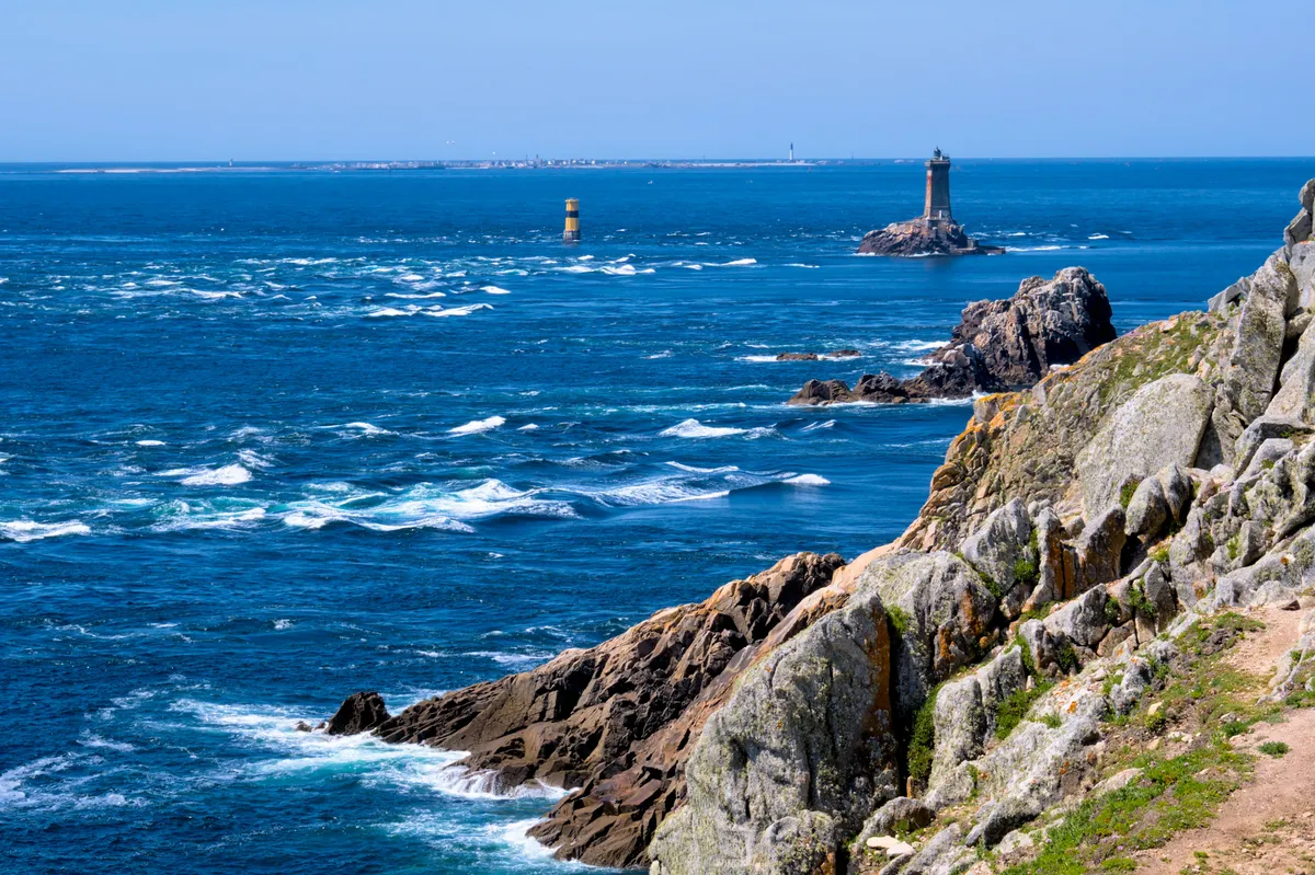 Côte rocheuse bretonne le long du sentier des douaniers