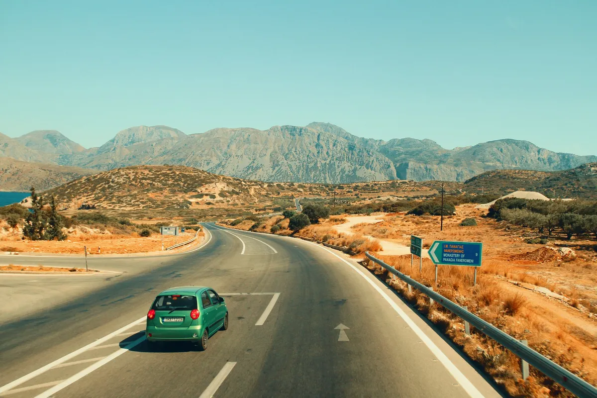 Un véhicule sur la route
