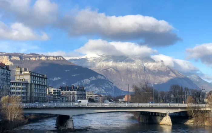 Location de voiture à Grenoble : où louer au meilleur prix (guide 2026)