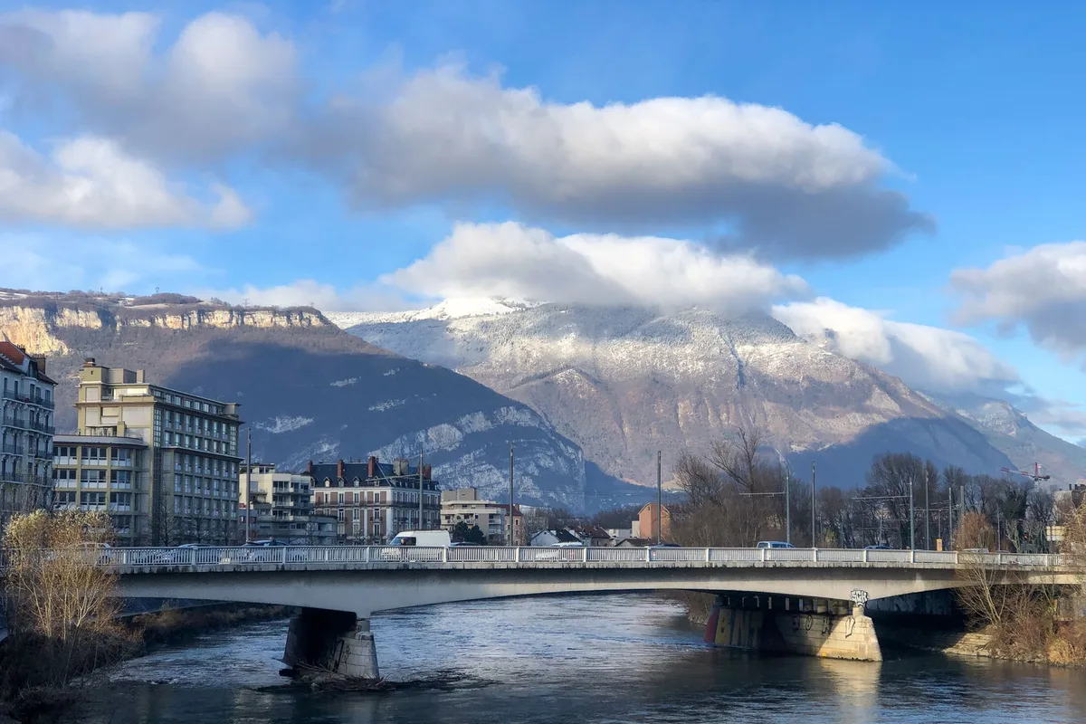 Location de voiture à Grenoble : où louer au meilleur prix (guide 2026)