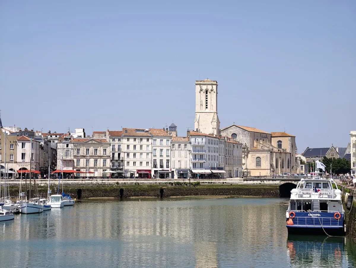 Les quais et bâtiments anciens du Vieux-Port de La Rochelle