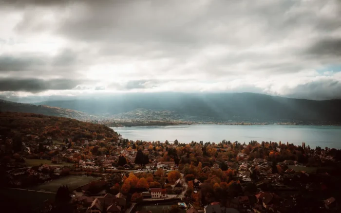 Location de voiture à Annecy : où louer au meilleur prix (2026)