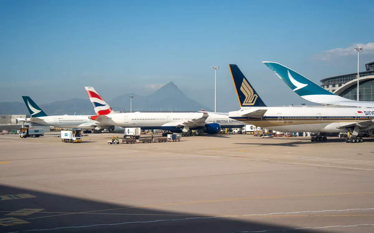 Avions de différentes compagnies aériennes sur le tarmac