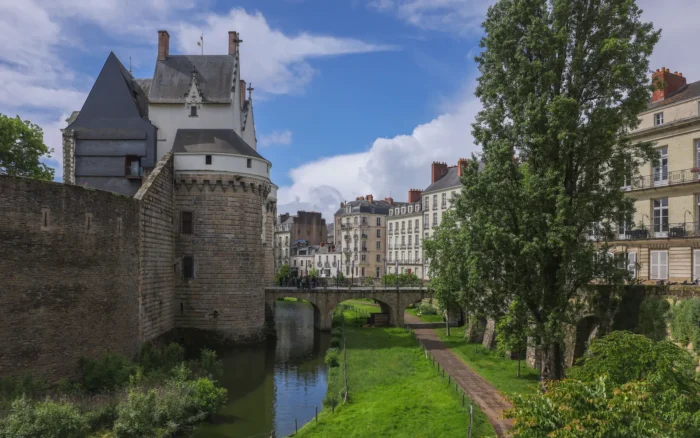 Meilleures résidences étudiantes à Nantes : studios, prix et quartiers