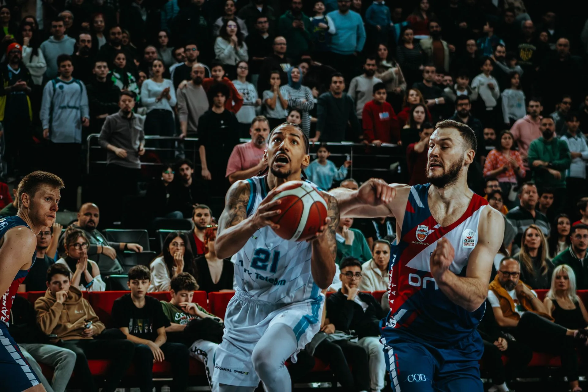 Match de NBA dans une salle comble à New York