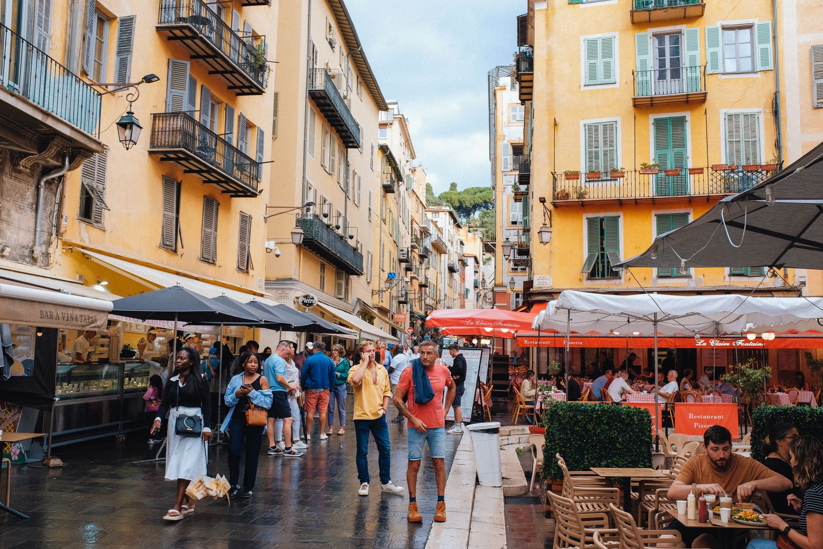 Une rue colorée du Vieux Nice