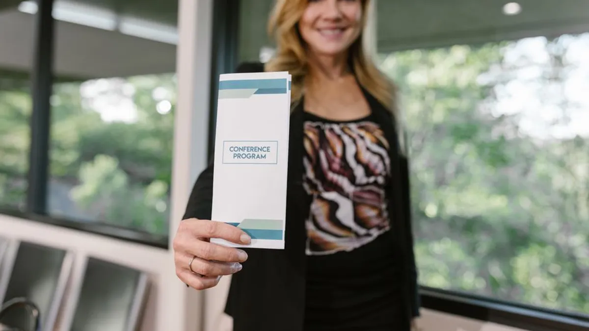 Flyers et brochures imprimés pour une campagne de publicité locale