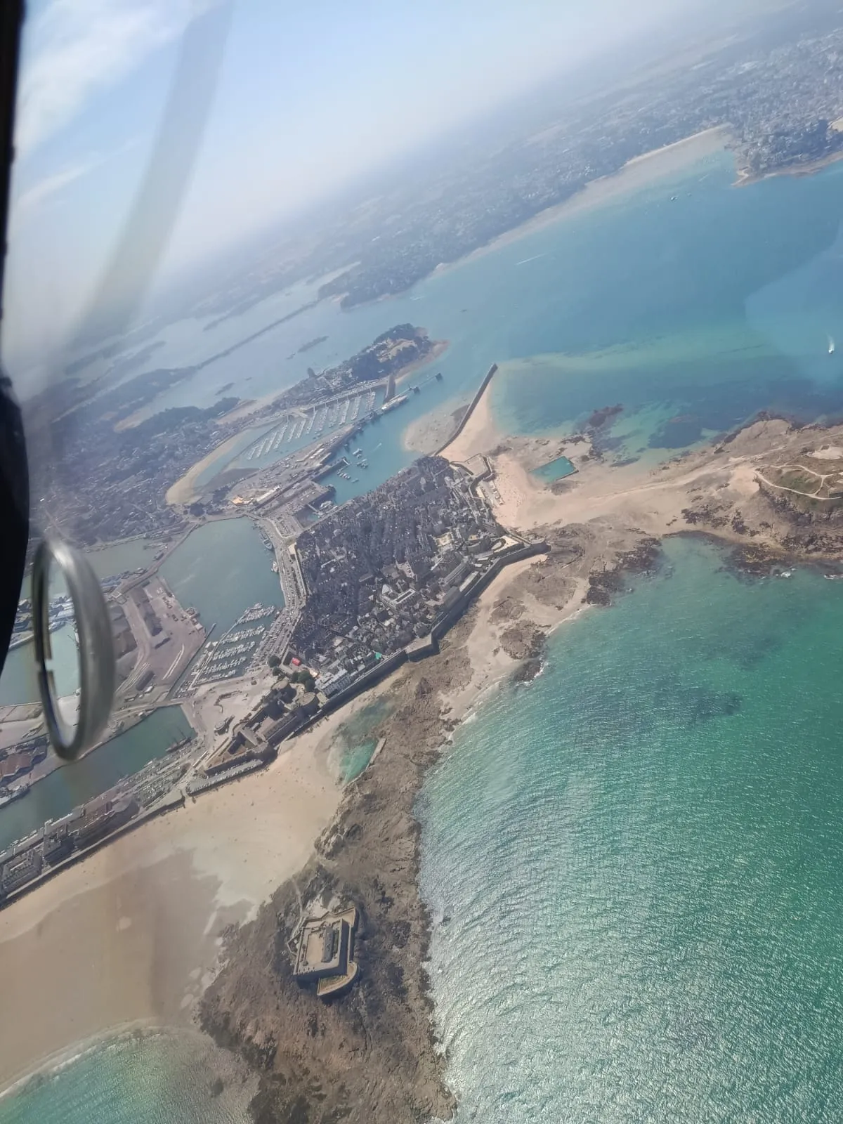 Saint-Malo et la Côte d&rsquo;Émeraude vus du ciel : notre vol en ULM au-dessus des remparts