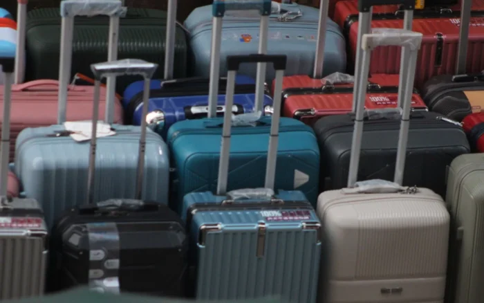 Valise rigide ou souple : laquelle choisir ?