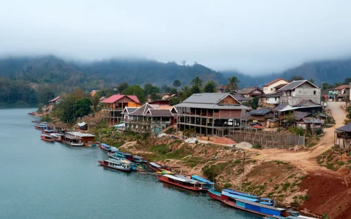 Voyage humanitaire au Laos : missions et conseils