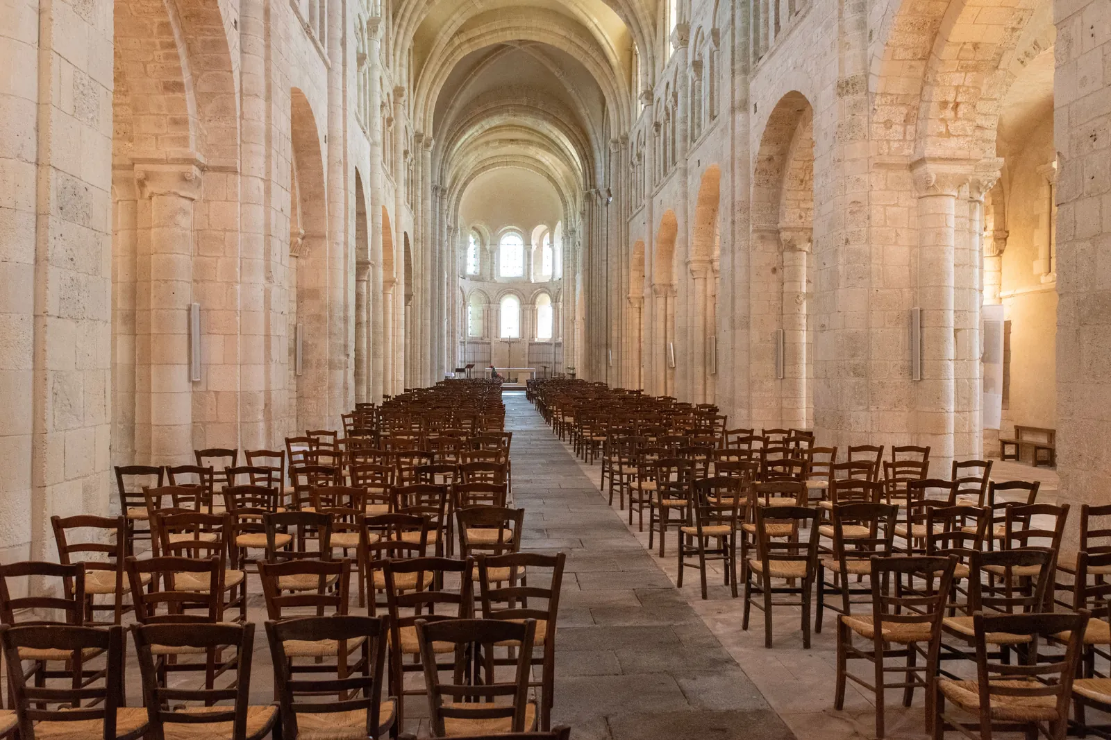 Sites clunisiens du Roannais : Ambierle, Charlieu, La Benisson-Dieu