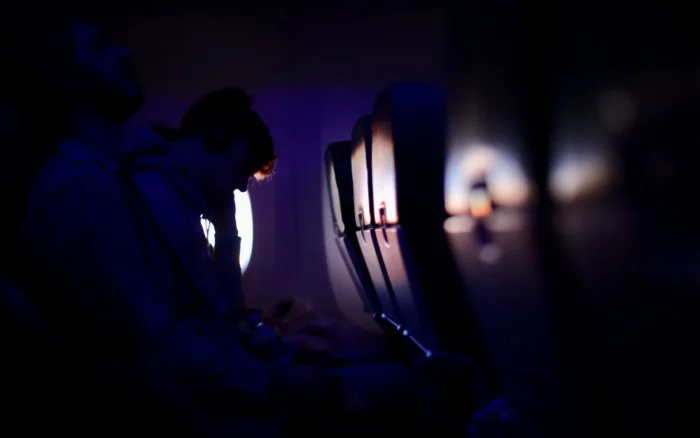 Dormir en voyage : bien récupérer en avion, en train et à l&rsquo;hôtel