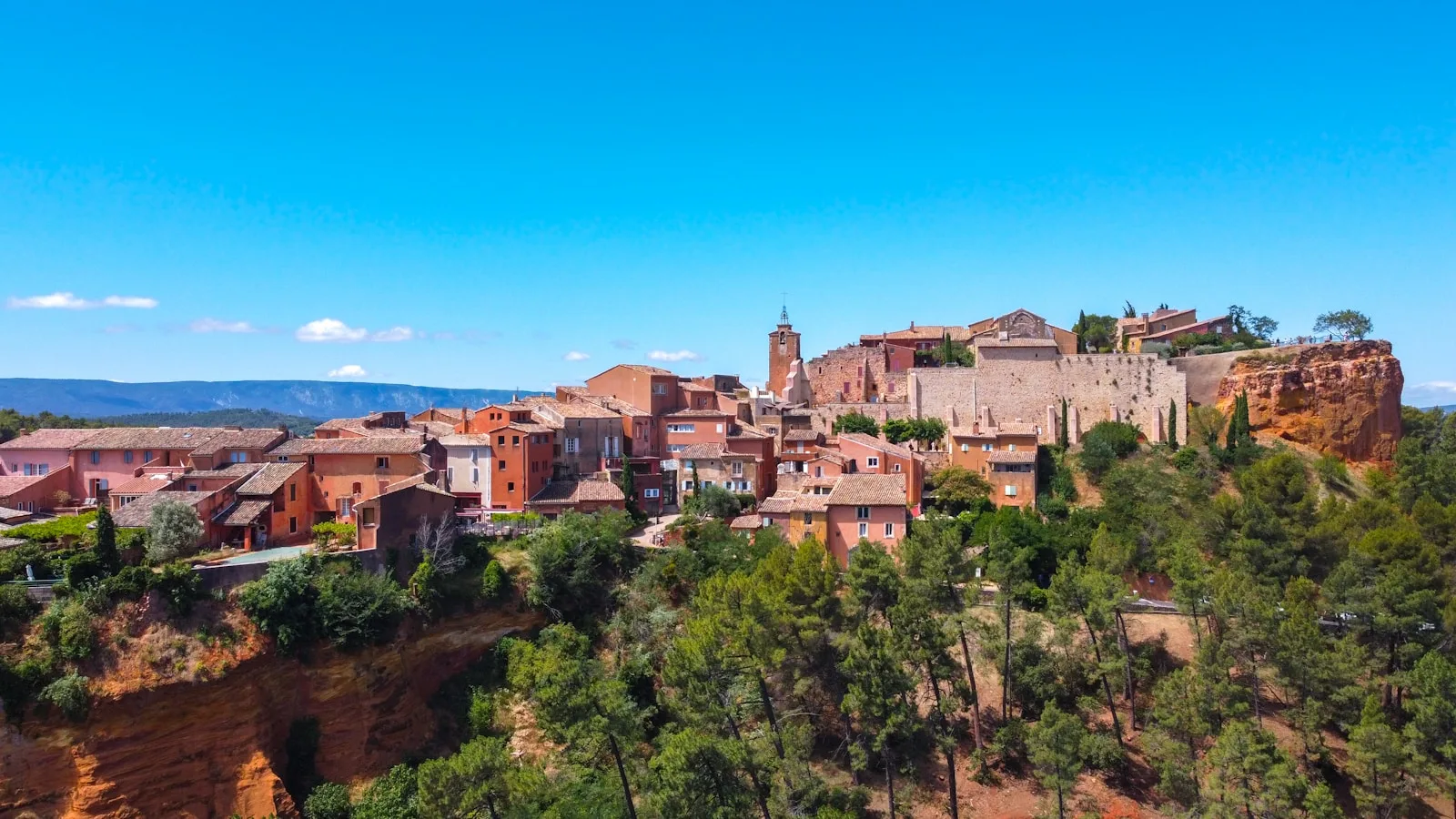 Gordes ou Roussillon : lequel choisir dans le Luberon ?