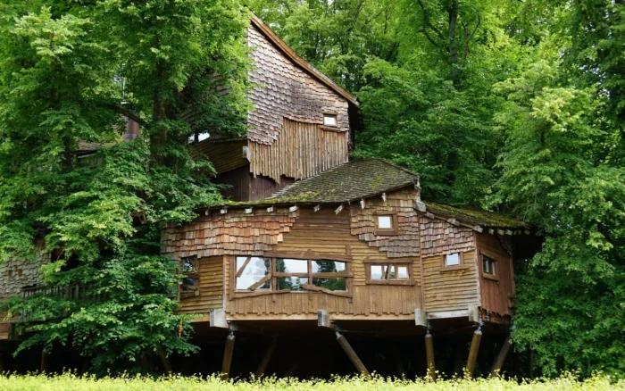 Hébergements insolites en France : cabanes, bulles et yourtes où dormir