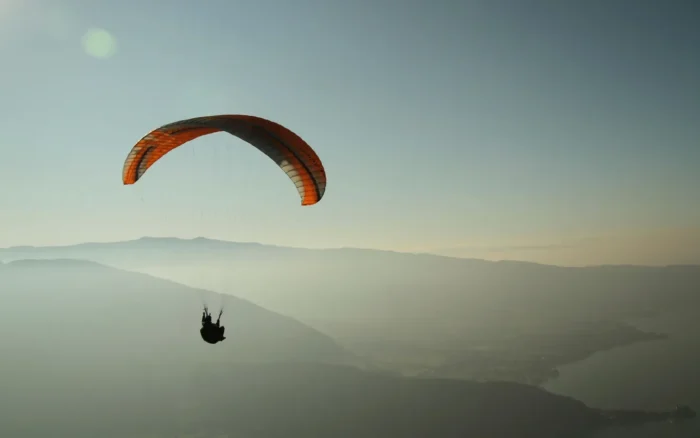 Parapente au lac d&rsquo;Annecy : prix, déroulé et où voler quand on n&rsquo;a jamais décollé