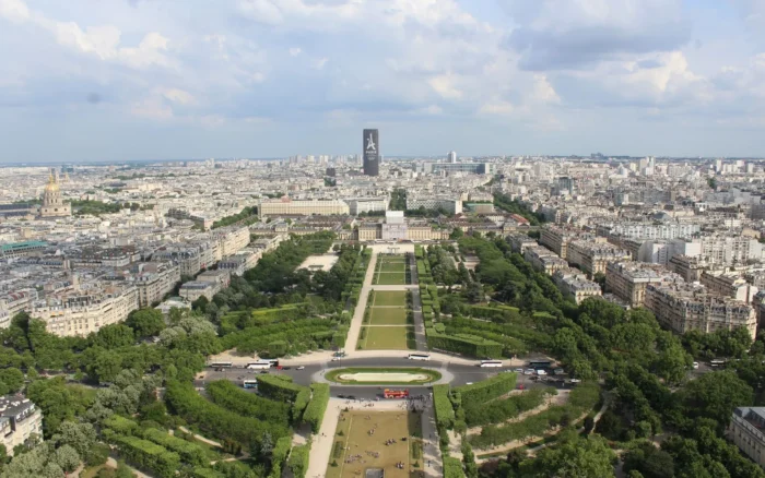 Parking gare Montparnasse : où se garer à Paris sans se ruiner