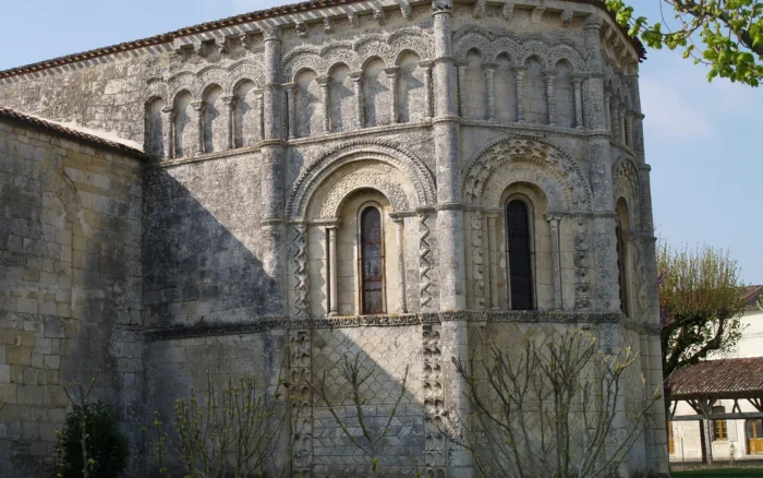 Rioux : l&rsquo;un des plus beaux chevets de l&rsquo;art roman saintongeais
