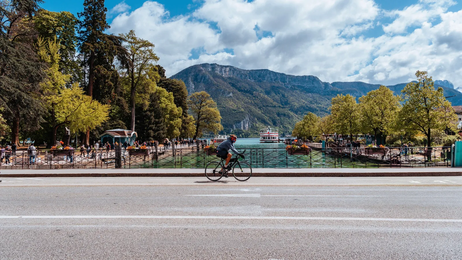 Le tour du lac d&rsquo;Annecy à vélo : itinéraire, distance et les conseils que personne ne donne