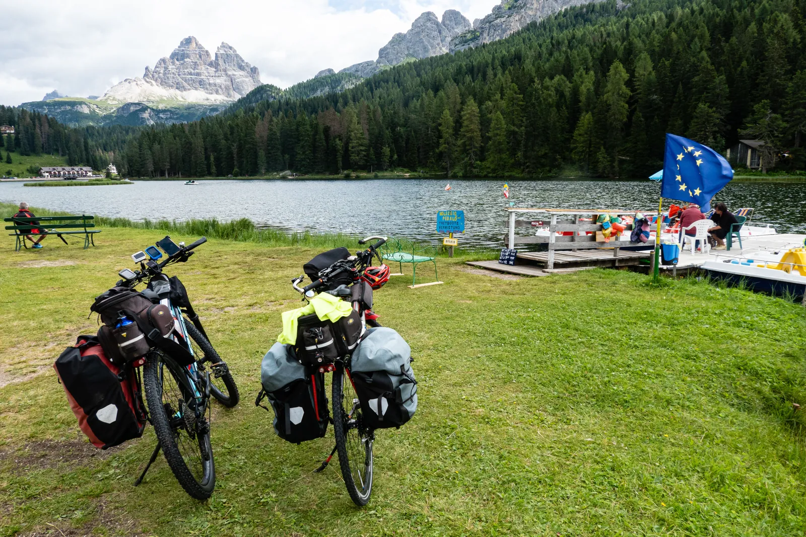 Pause vélo au bord de l'eau