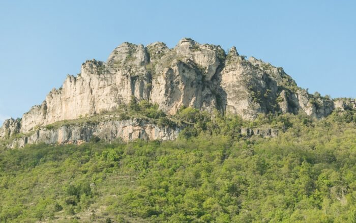 Le causse du Larzac : que voir, que faire, et ce qu&rsquo;il faut comprendre avant d&rsquo;y aller
