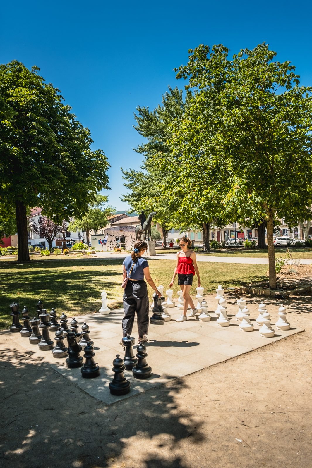 Le jeu d'échecs géant du jardin public de Saint-Affrique