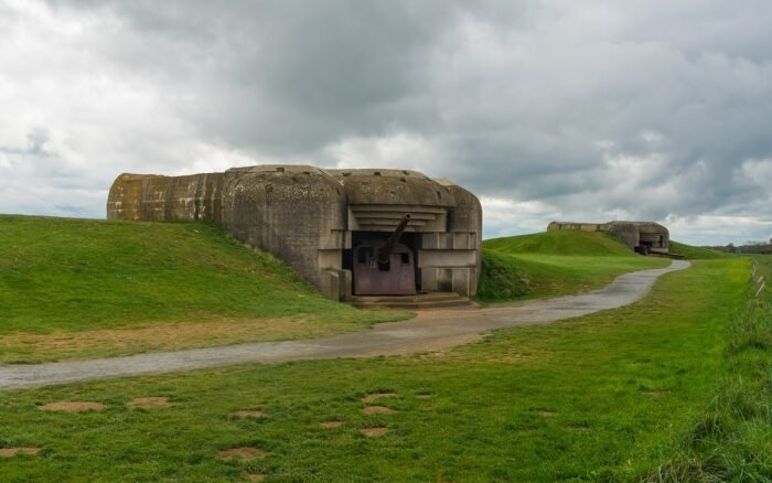 Batterie de Longues-sur-Mer : visiter la batterie allemande aux canons intacts