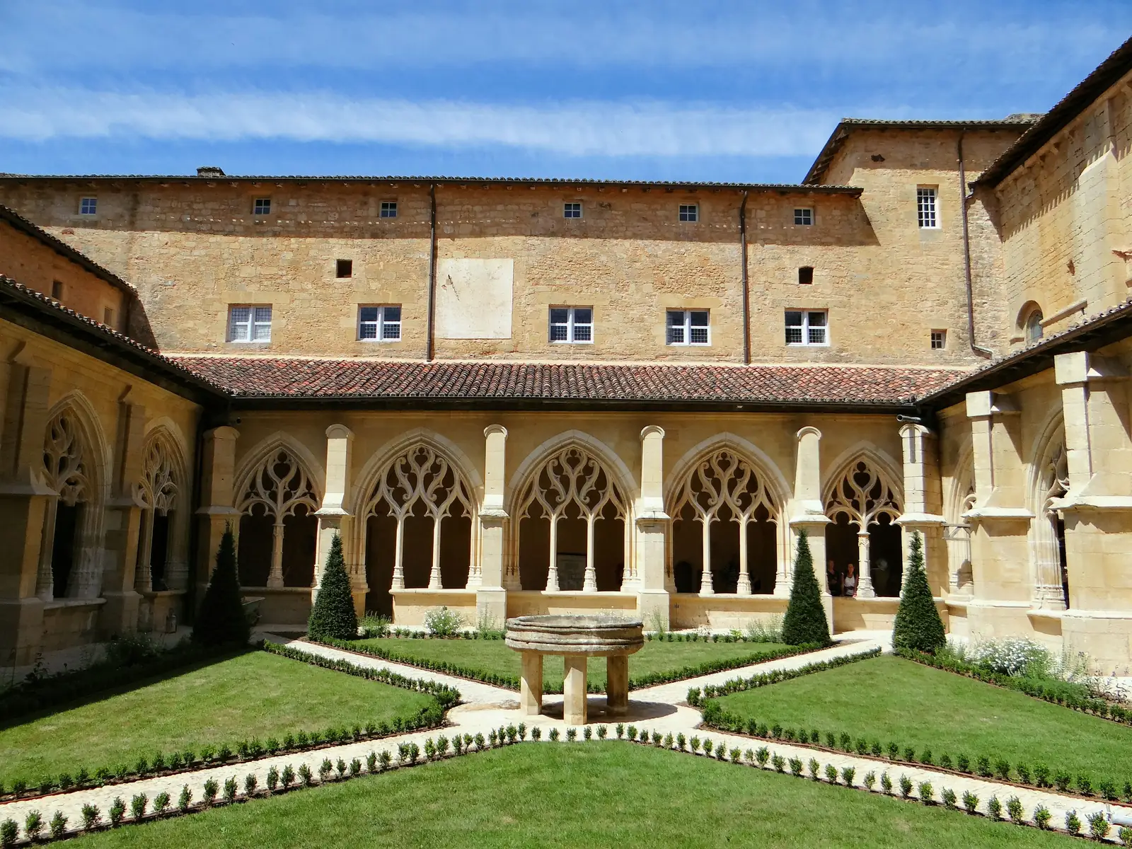 Cadouin : l&rsquo;abbaye, le cloître flamboyant et le suaire qui n&rsquo;en était pas un