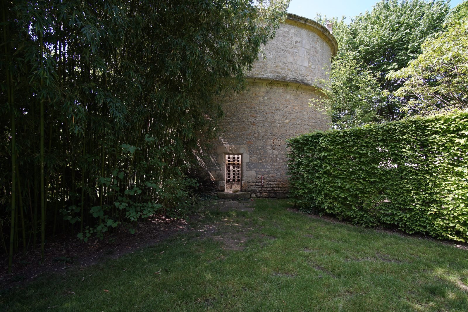 Le pigeonnier du XVIIe siècle du château de Crazannes