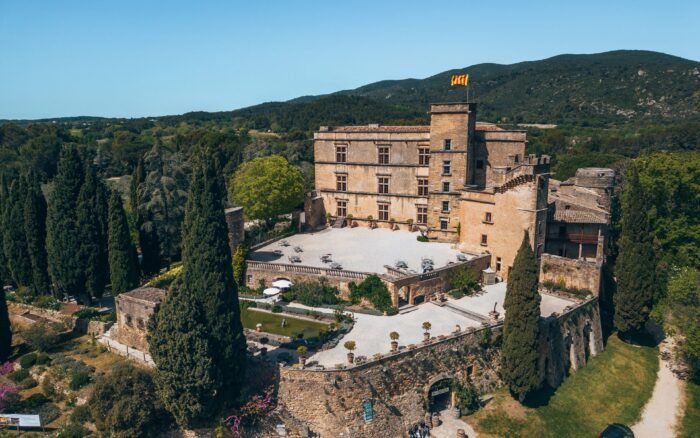 Le château de Lourmarin, premier château Renaissance de Provence