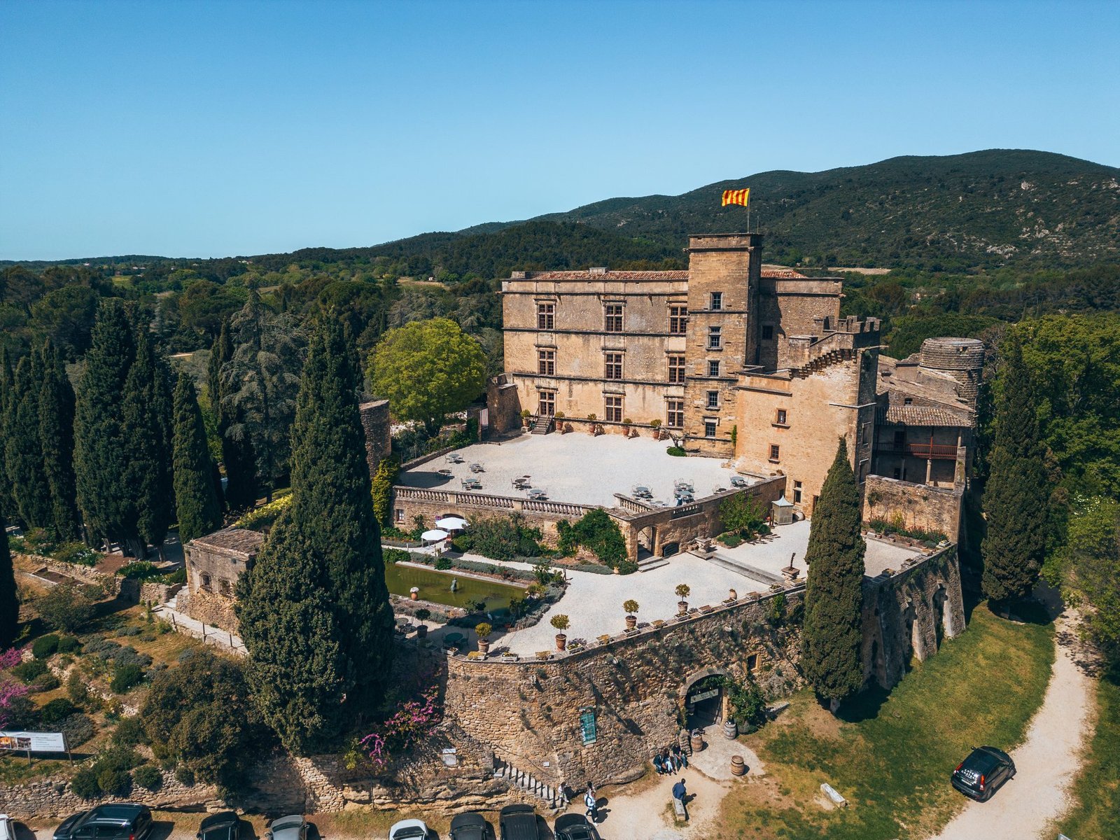 Le château de Lourmarin, premier château Renaissance de Provence