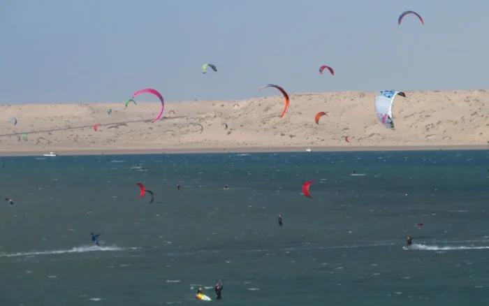 Que faire à Dakhla : la lagune, le kitesurf, la Dune blanche et ce qu&rsquo;il faut savoir avant de partir