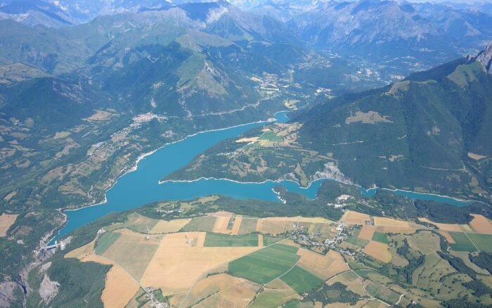 Lac du Sautet : baignade, barrage et sources des Gillardes