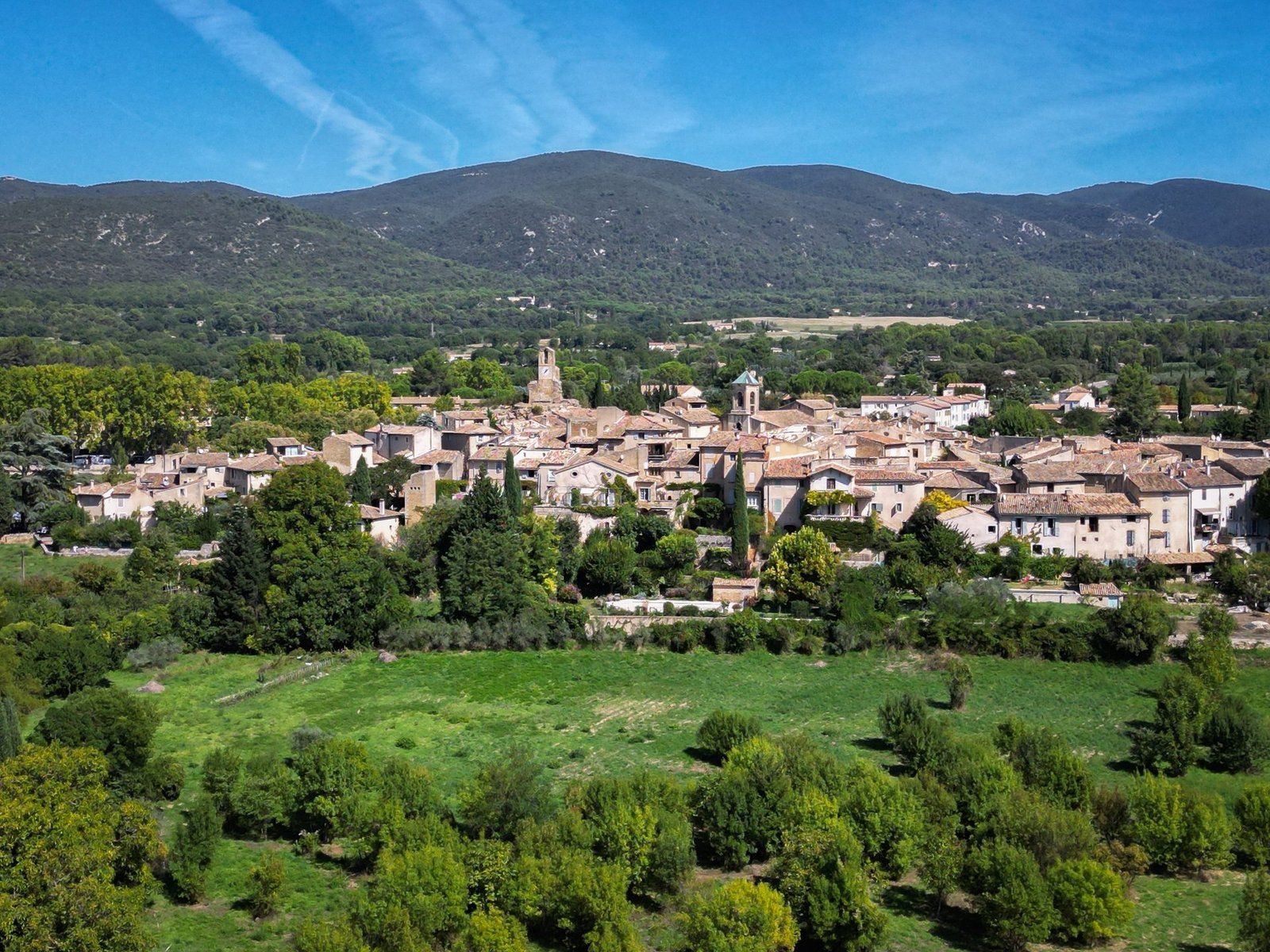 Visiter Lourmarin : le village du sud Luberon qui vit toute l&rsquo;année