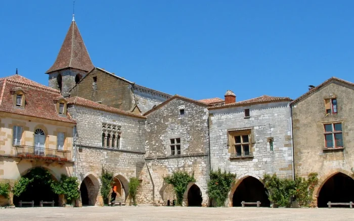Monpazier : visiter la bastide modèle du Sud-Ouest, du marché du jeudi aux Festoyades