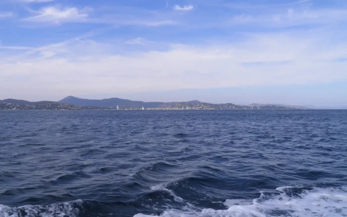 Venir à Saint-Tropez sans voiture : navettes, cars ZOU! et parkings
