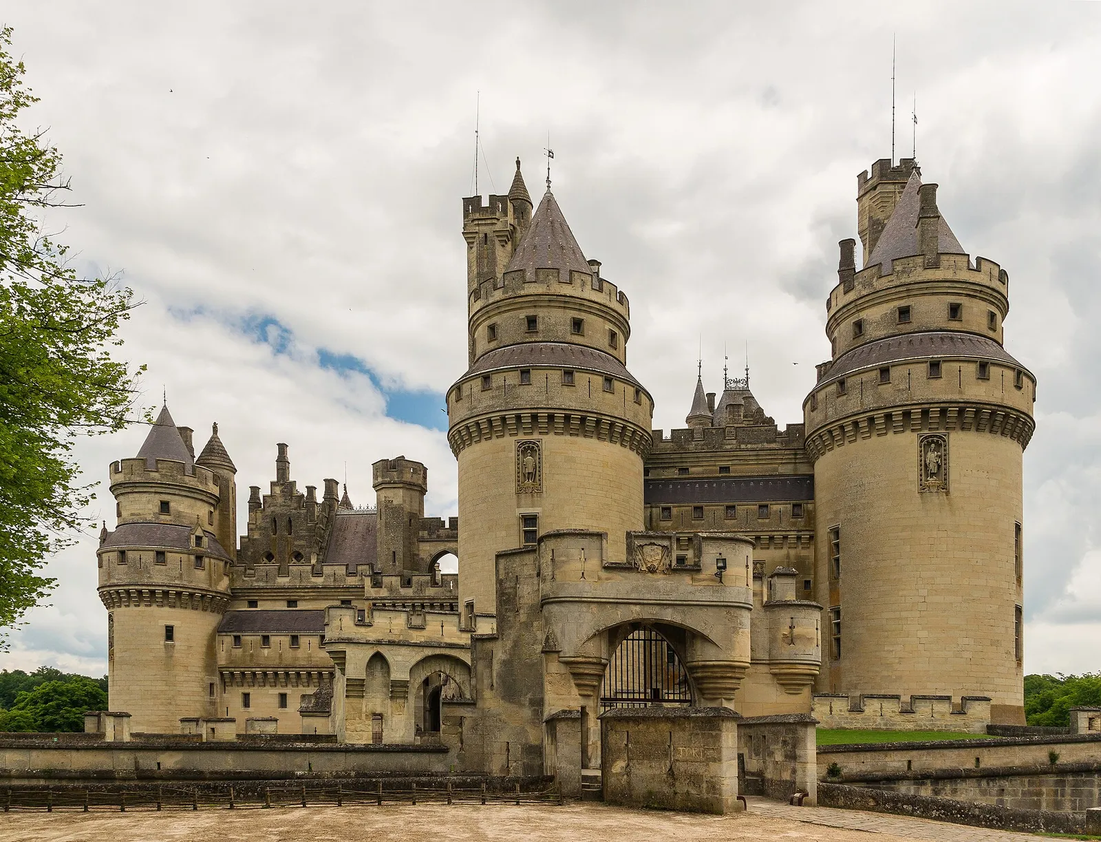 Visiter le château de Pierrefonds : histoire, visite et conseils pratiques