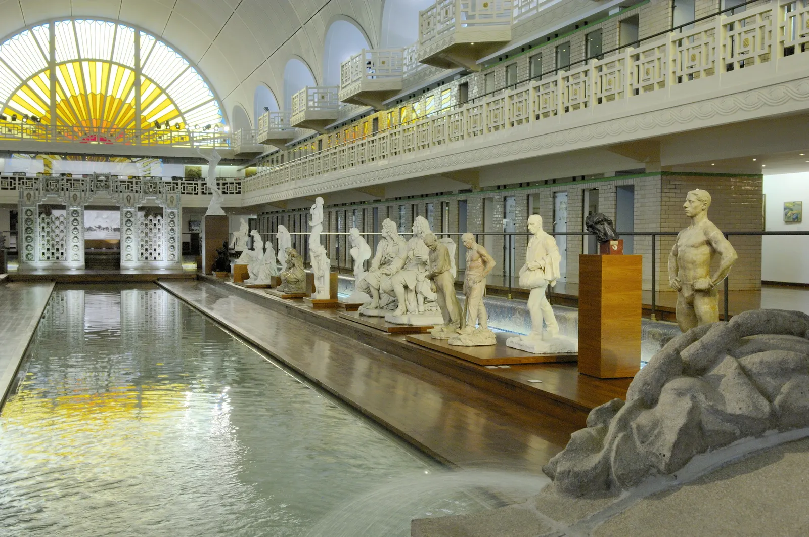 Vue du grand bassin de La Piscine, musée d'art et d'industrie installé à Roubaix