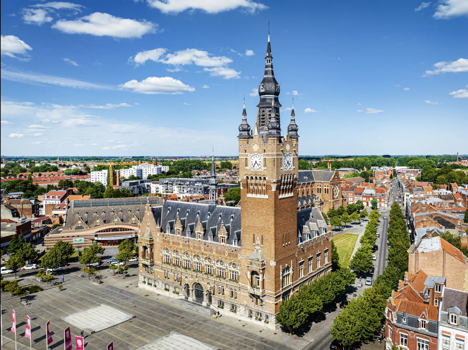 L'hôtel de ville d'Armentières, ville où se joue l'une des trois quêtes du jeu de piste My Explore Bag